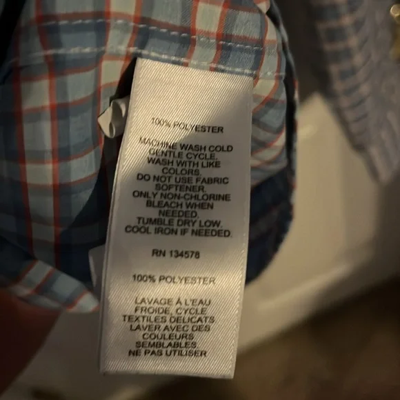 Vineyard Vines Performance medium button down shirt. - Picture 8 of 8